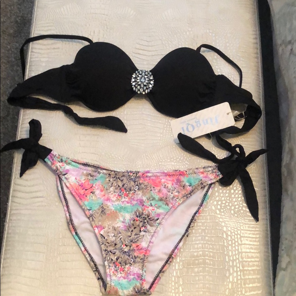 Bikini black top size medium